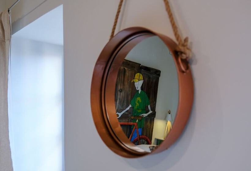 Номер Superior, Amymone And Adiandi