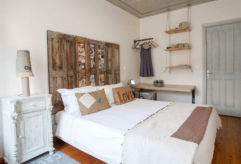 经济房, Amymone And Adiandi