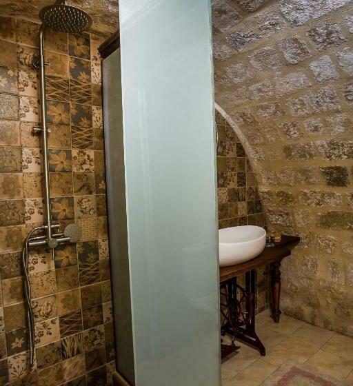 اتاق استاندارد, Attiki