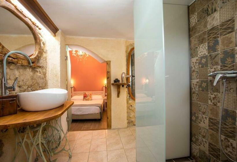 اتاق استاندارد, Attiki