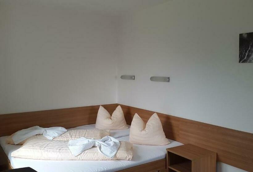 Standard Værelse, Děvín