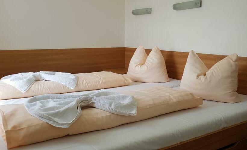 Standard Værelse, Děvín