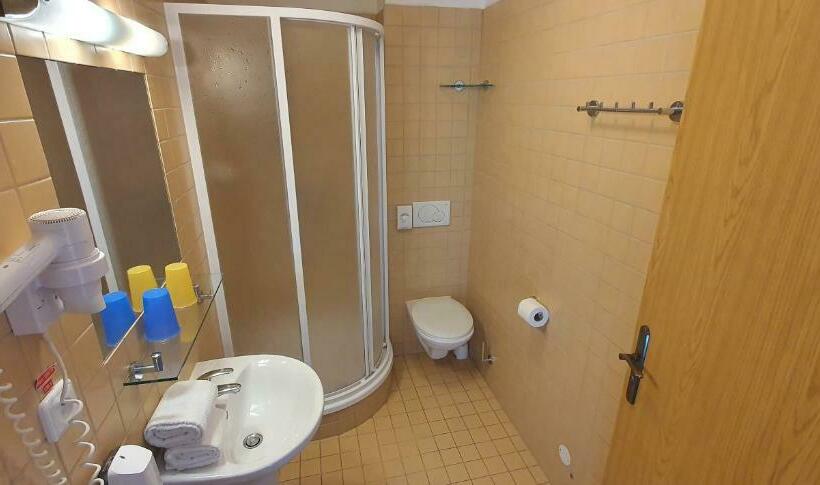 Standard 3 Pers. Værelse, Děvín