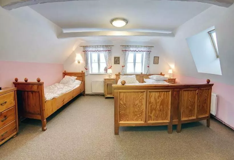 Standard Neljän Hengen Huone, Dvůr Pohody