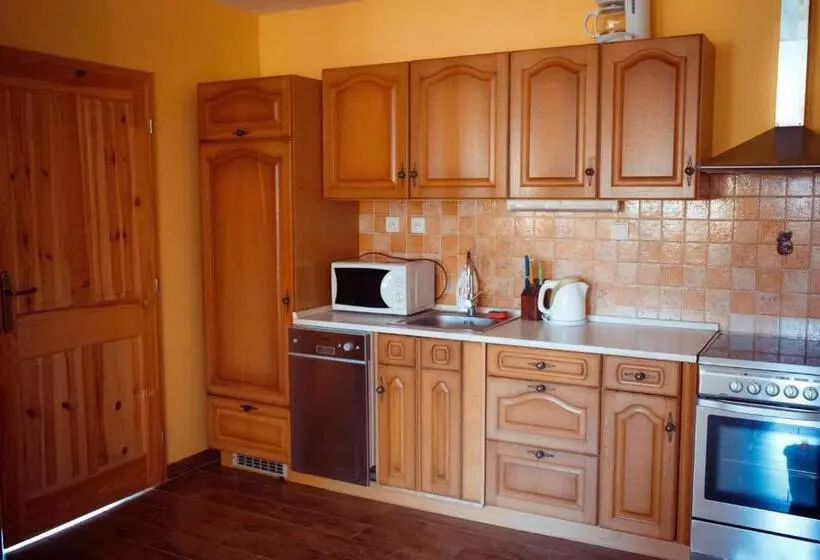 Perhestudio, Dvůr Pohody