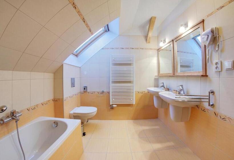 סטודיו משפחתי, Dvůr Pohody