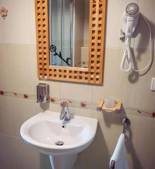 Standard Yhden Hengen Huone, Dvůr Pohody