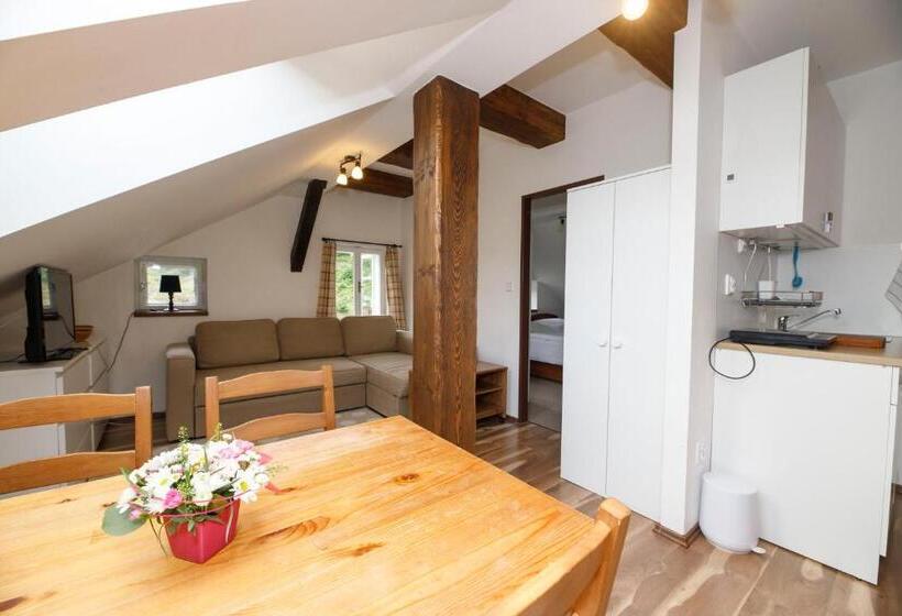 1 Sovrums Lägenhet, Lomnice