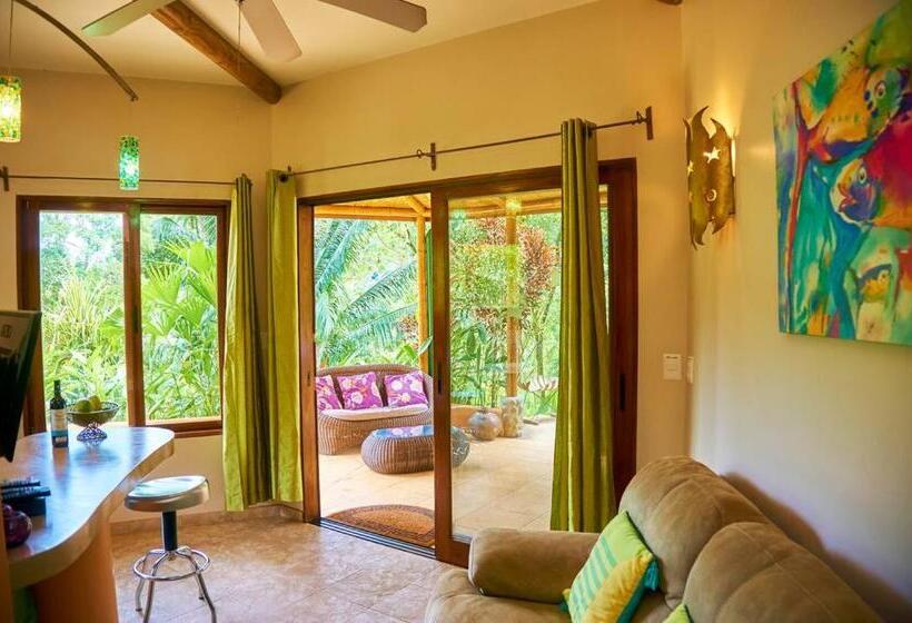 חדר סופריור לשלושה, Manoas