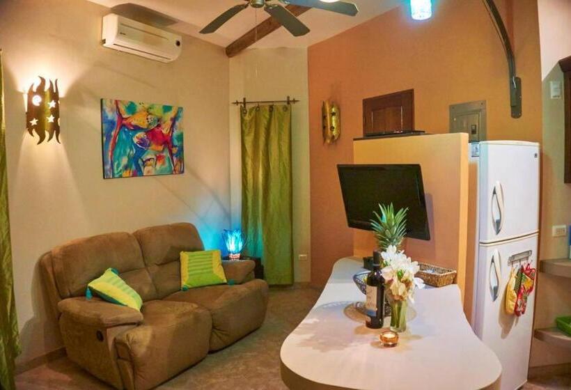 חדר סופריור לשלושה, Manoas