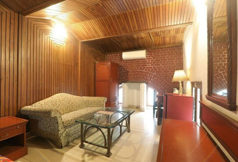 수피리어 룸, Mohan