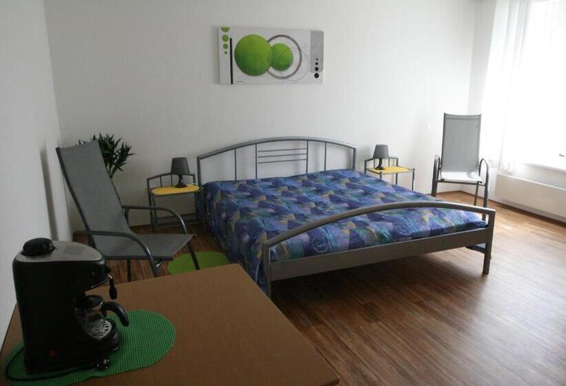 スタンダードスタジオ, Na Vodách