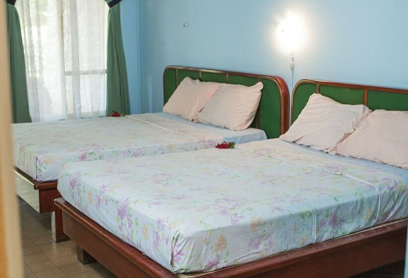 غرفة قياسية ثلاثية, Porto Bello