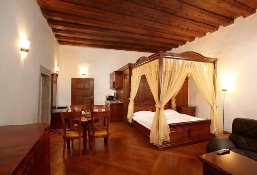 استودیوی لوکس, Residence Muzeum Vltavinu