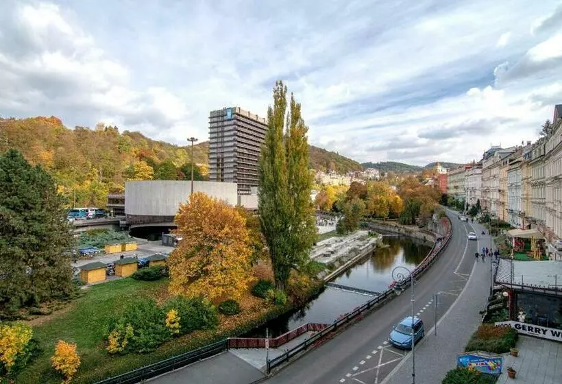 اتاق راحتی, Romania