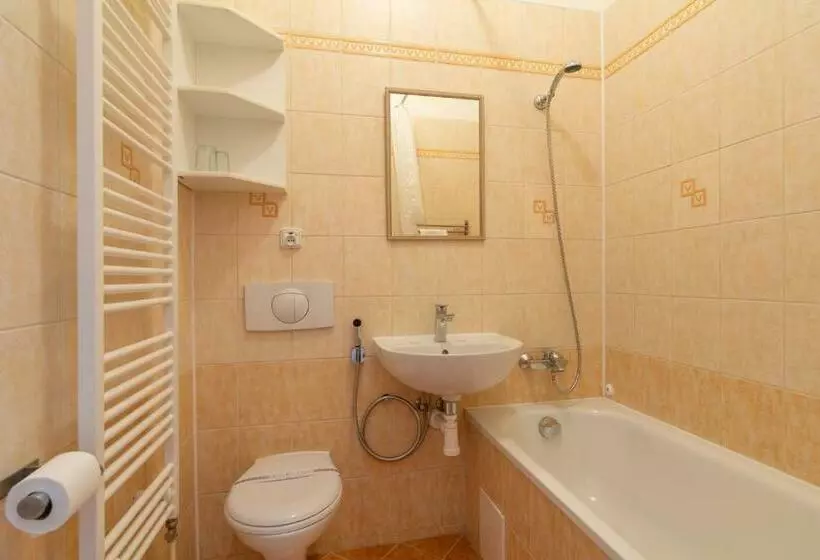 اتاق راحتی, Romania