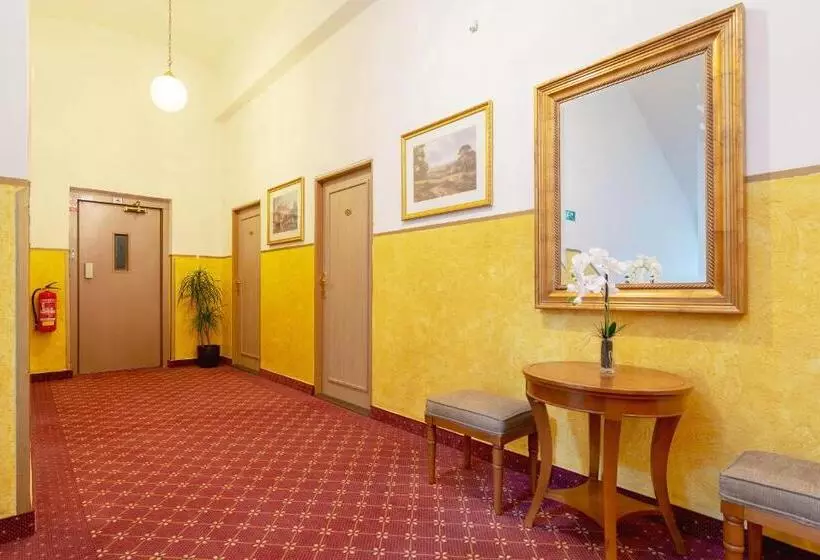اتاق استاندارد یک نفره, Romania