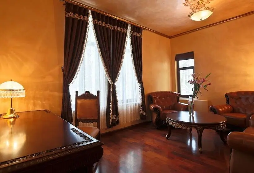 سوییت, Rubezahl Marienbad Luxury Historical Castle Hotel & Golf Castle Hotel Collection