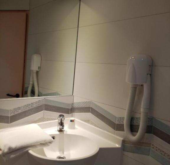 Номер Стандарт, Brit Hotel St Quentin/nord