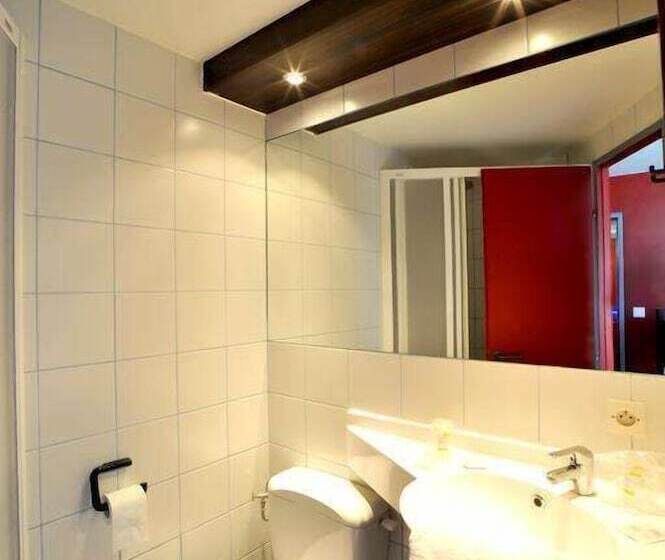 Номер Стандарт Трехместный, Brit Hotel St Quentin/nord