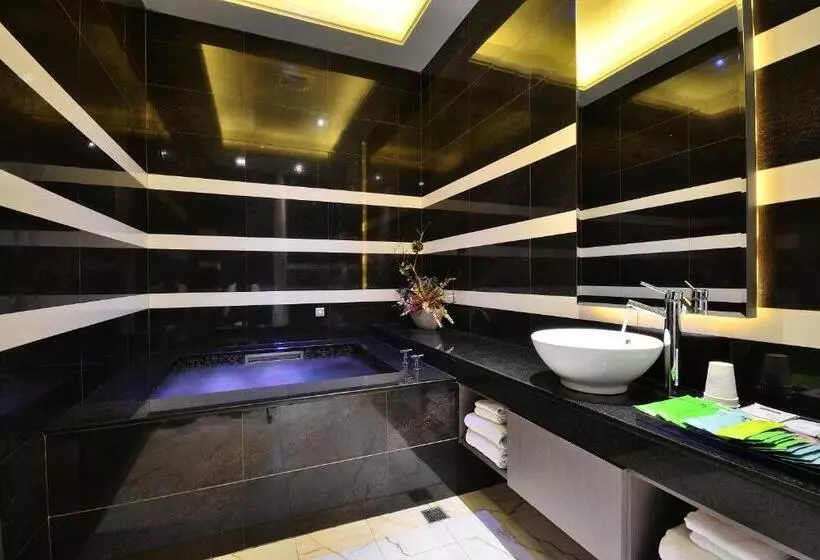 اتاق کلاس بیزنس, Hea Duenn Motel