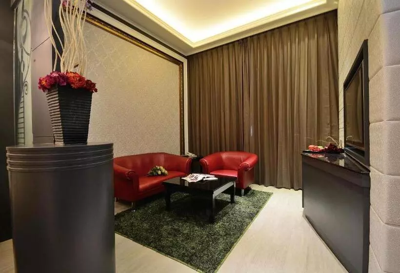 اتاق کلاس بیزنس, Hea Duenn Motel