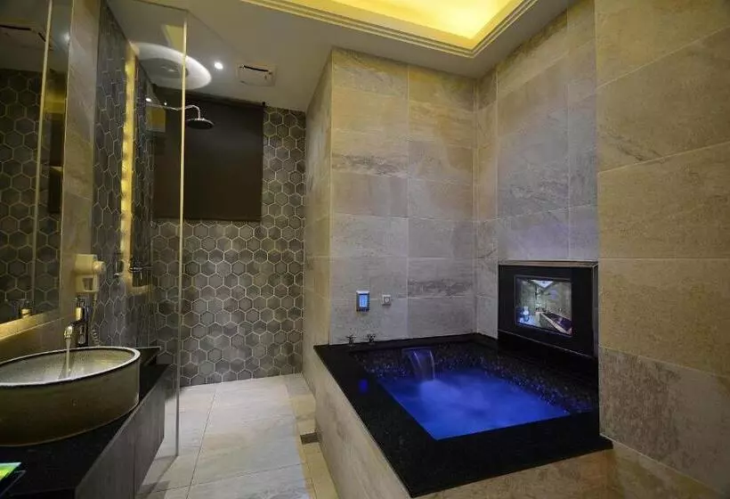 اتاق اکونومی, Hea Duenn Motel
