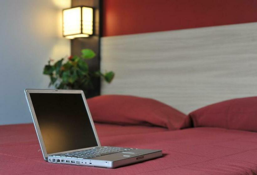 Номер Стандарт, Brit Hotel St Quentin/nord