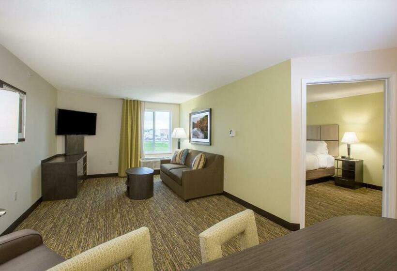 מיטת קינג בסוויטה, Candlewood Suites   Omaha Millard Area, An Ihg
