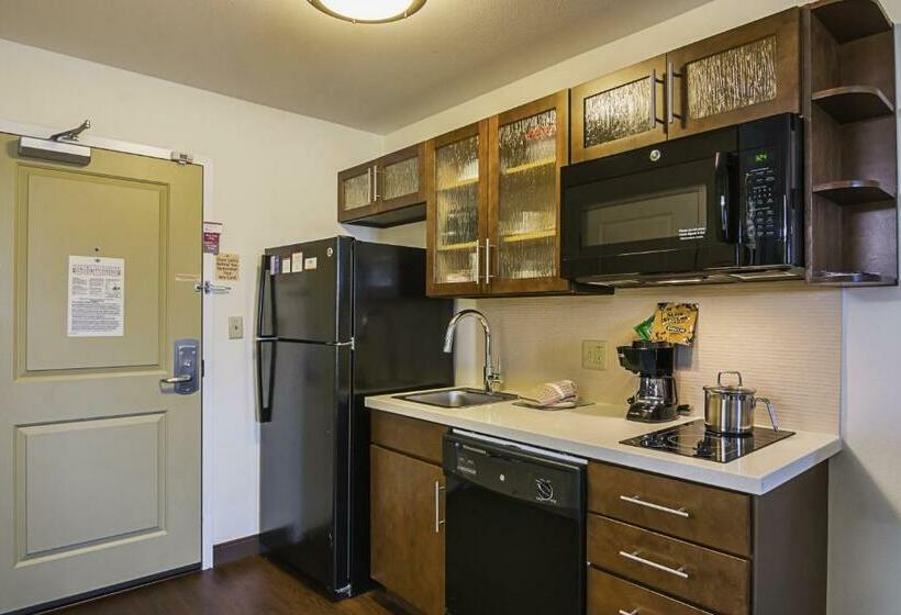 חדר סטנדרט מותאם לאדם עם מוגבלויות, Candlewood Suites   Pensacola   University Area, An Ihg