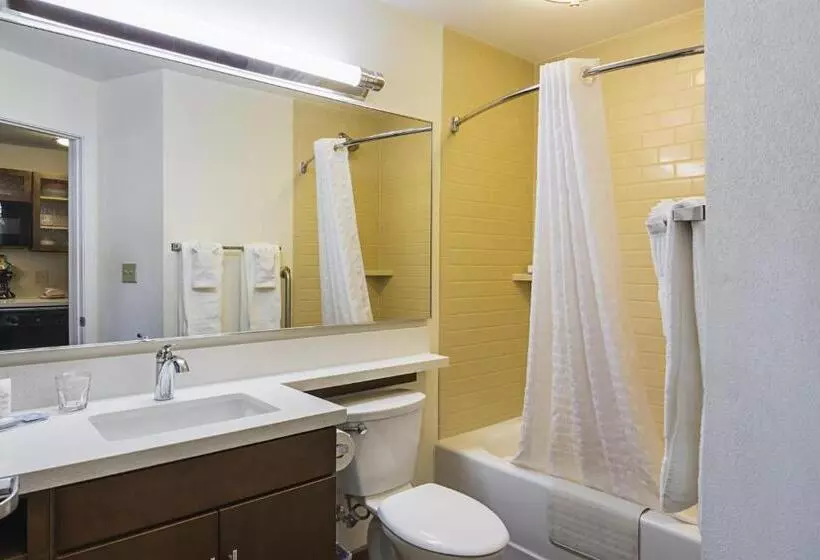 キングサイドベッドのスタンダードワンルーム, Candlewood Suites   Pensacola   University Area, An Ihg