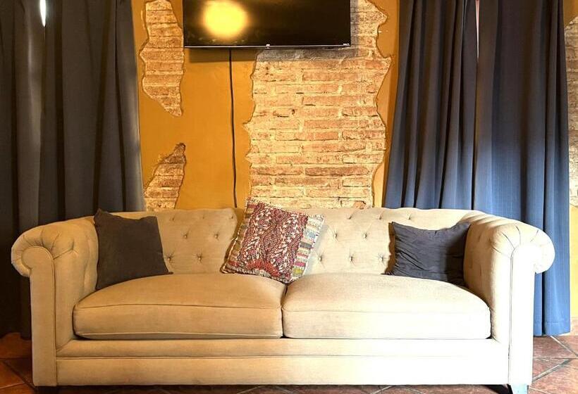 חדר דלוקס לשלושה, Casa De Leyendas