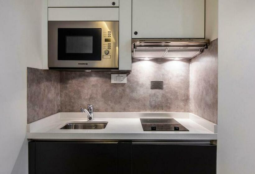 استودیوی پریمیوم, Citea Apart