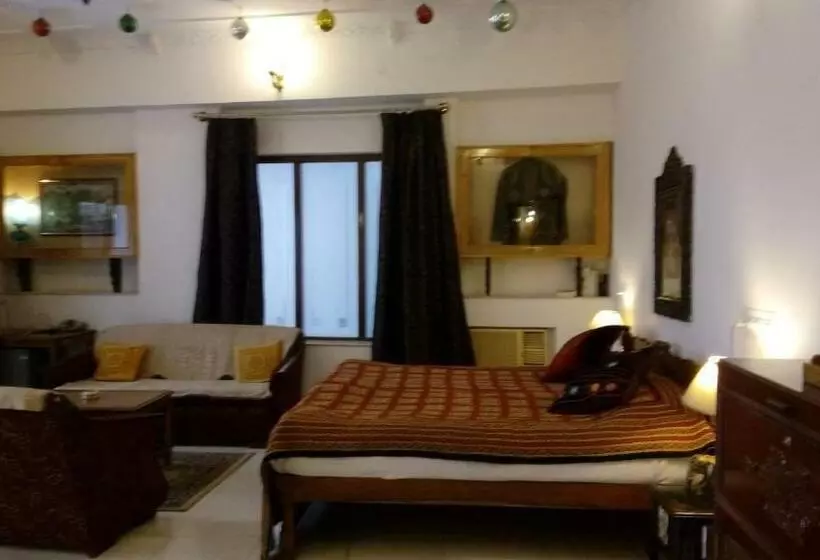 ガーデンビューデラックスルーム, Haveli Braj Bhushanjee Heritage