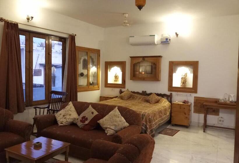 ガーデンビューデラックスルーム, Haveli Braj Bhushanjee Heritage