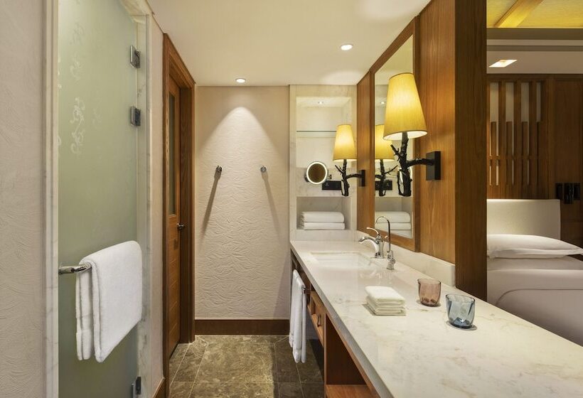 Номер Executive, Hilton Sanqingshan Resort