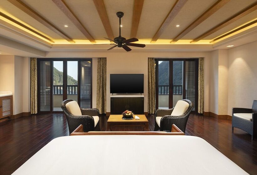 Номер Executive, Hilton Sanqingshan Resort