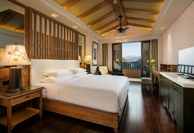 Люкс Повышенной Комфортности, Hilton Sanqingshan Resort