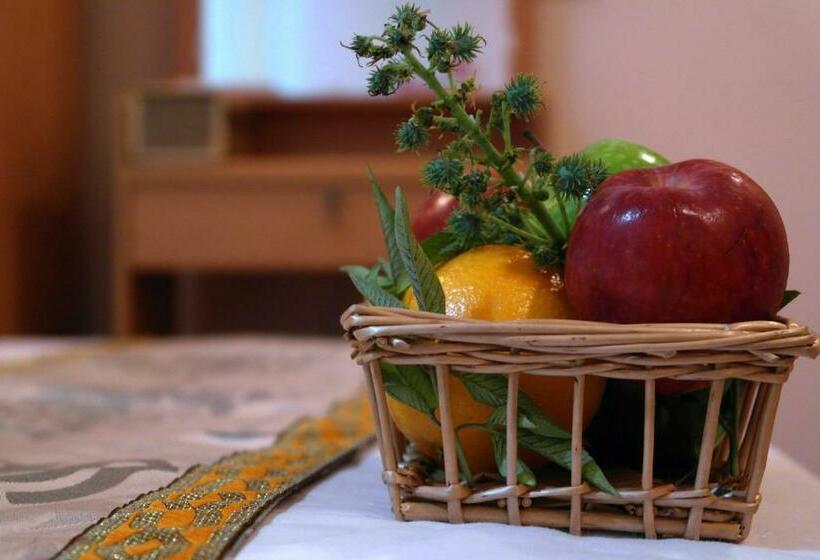 اتاق لوکس, Koimala