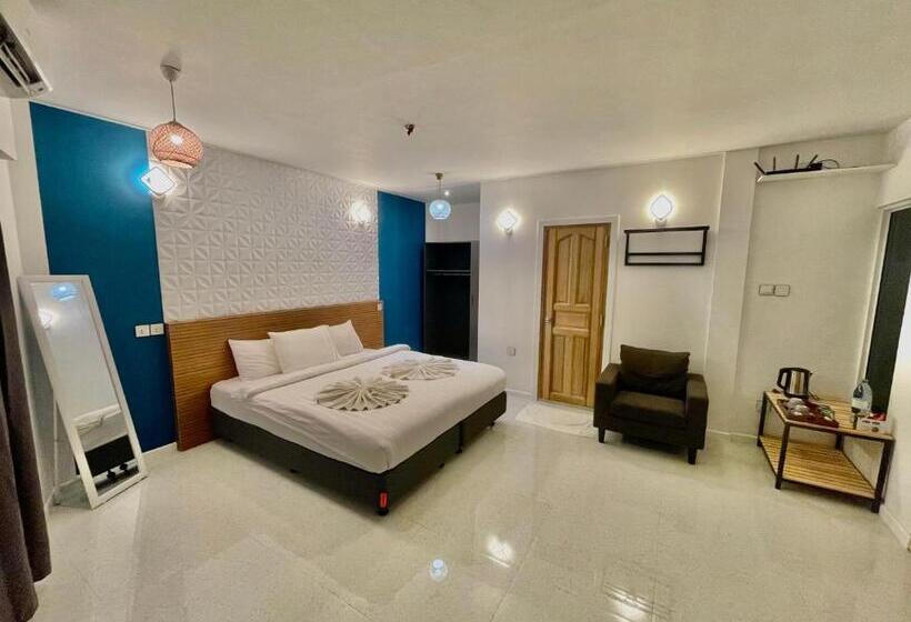 سوئیت با تخت بزرگ, Koimala