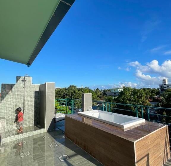 سوئیت با تخت بزرگ, Koimala