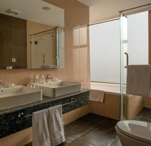 Ullakkohuone, The Concord Hotel & Suites