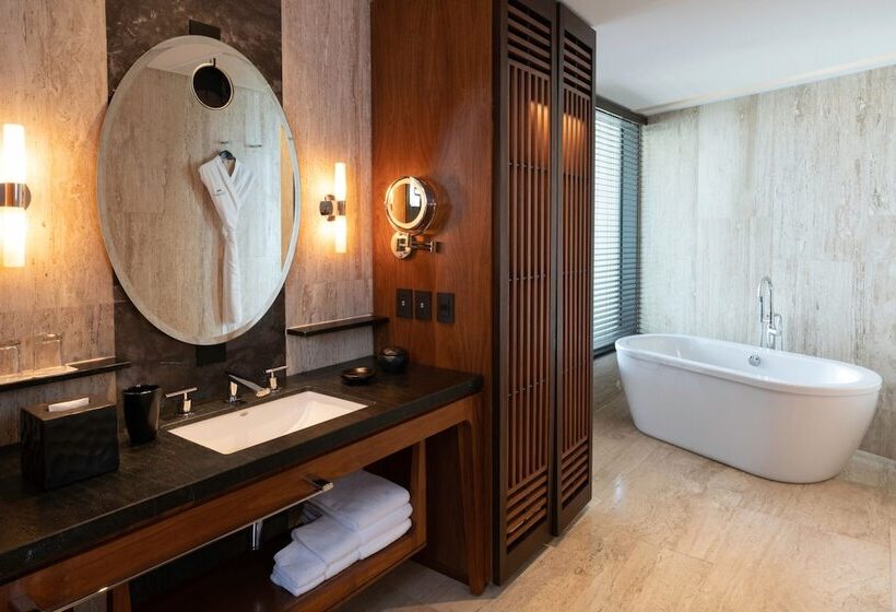 غرفة قياسية سرير مزدوج مطلة على البحر, Thompson Playa Del Carmen Beach House, By Hyatt