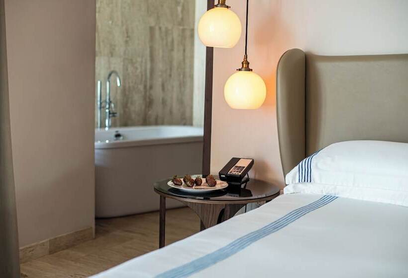 غرفة قياسية سرير مزدوج مطلة على البحر, Thompson Playa Del Carmen Beach House, By Hyatt