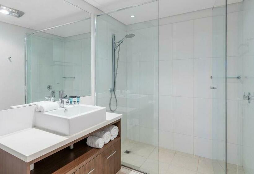 استودیوی استاندارد, Nesuto Geraldton