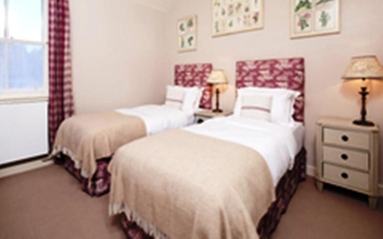 غرفة كلاسيكية, The Loch Lomond Arms