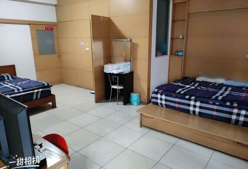 اتاق استاندارد, Dolphin Castle