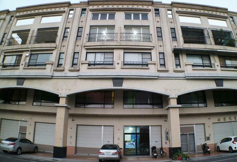 سوییت خانوادگی, Dolphin Castle