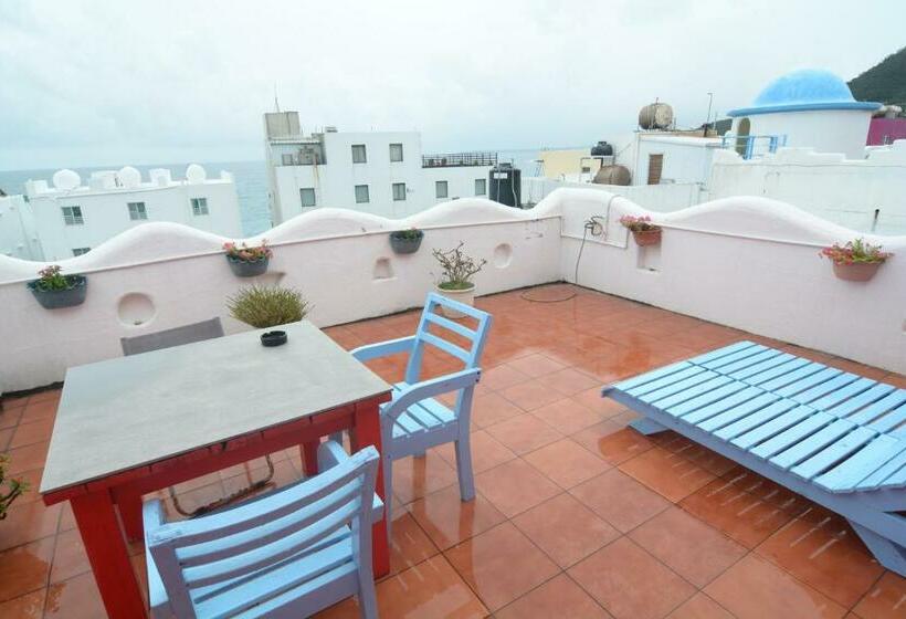 اتاق لوکس, Galilee