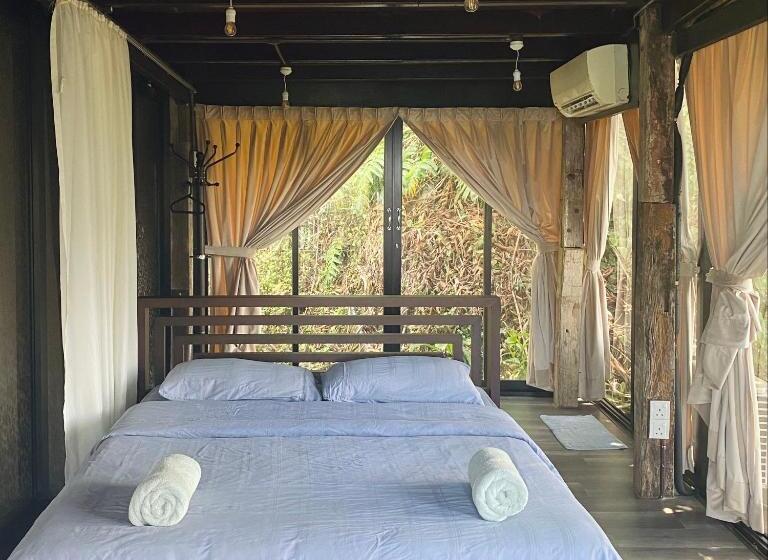 חדר משפחתי, Bao Sheng Durian Farm